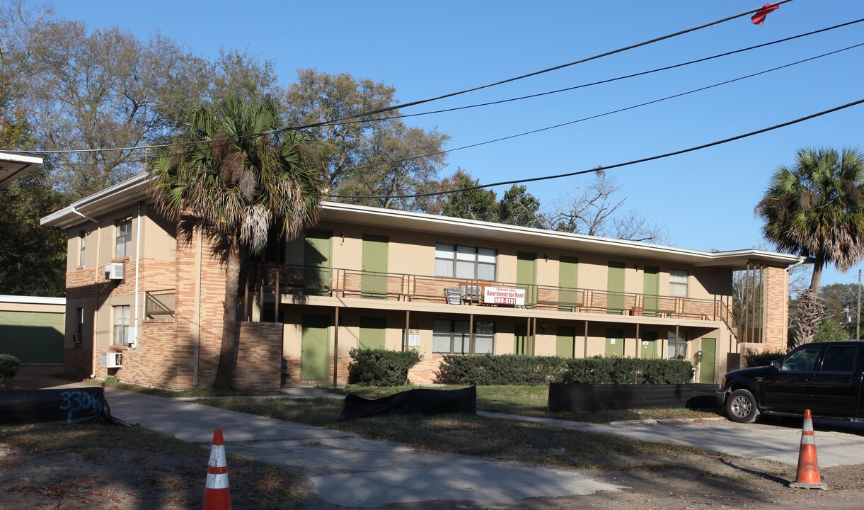 924 Arco Dr in Jacksonville, FL - Building Photo