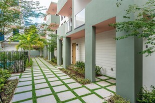 721 SW 11th St in Miami, FL - Building Photo