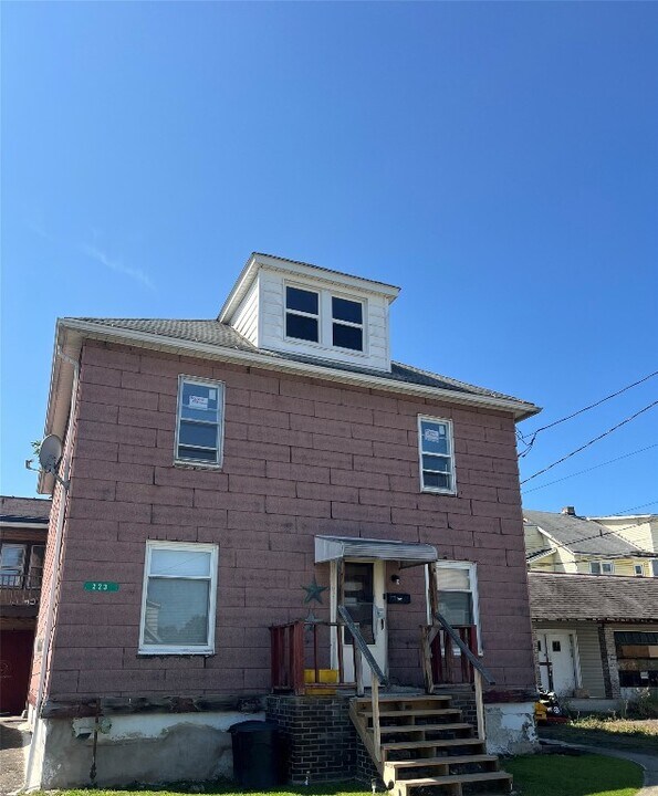 223 Squires Ave in Endicott, NY - Building Photo