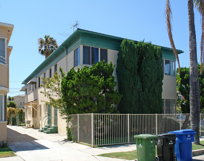 8330 W 1st St in Los Angeles, CA - Foto de edificio - Building Photo