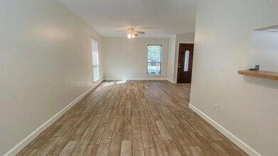 63 S Wavy Oak Cir in Spring, TX - Building Photo - Building Photo