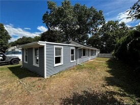 245 Pershing Ave in New Britain, CT - Building Photo