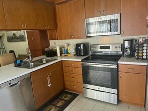 7 Amherst Ct in Royal Palm Beach, FL - Building Photo - Building Photo