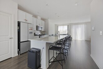 2251 Parkside Dr in Schaumburg, IL - Building Photo - Building Photo