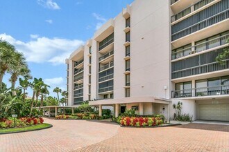 2697 N Ocean Blvd in Boca Raton, FL - Building Photo - Building Photo