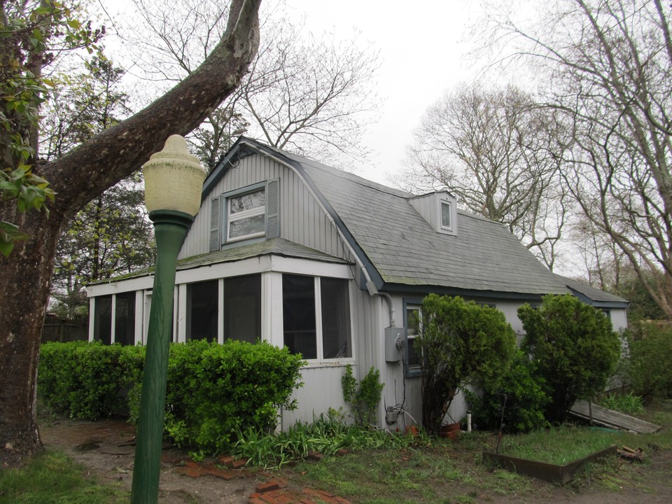 3 Box Tree Rd in East Quogue, NY - Building Photo