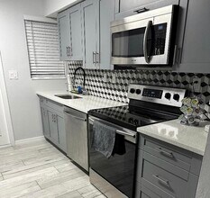 136 Akron St in Lake Worth Beach, FL - Building Photo - Building Photo