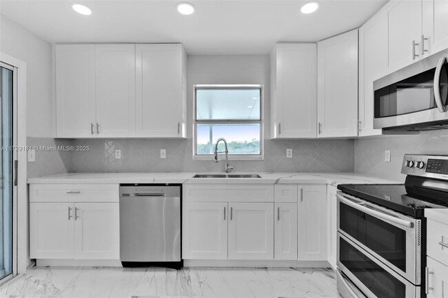 710 SE 22nd Ln in Homestead, FL - Building Photo - Building Photo