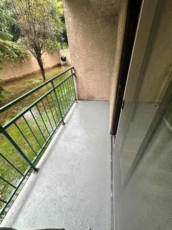 7040 Haskell Ave, Unit 311 in Van Nuys, CA - Foto de edificio - Building Photo