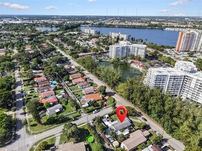 1300 NE 183rd St in North Miami Beach, FL - Building Photo - Building Photo