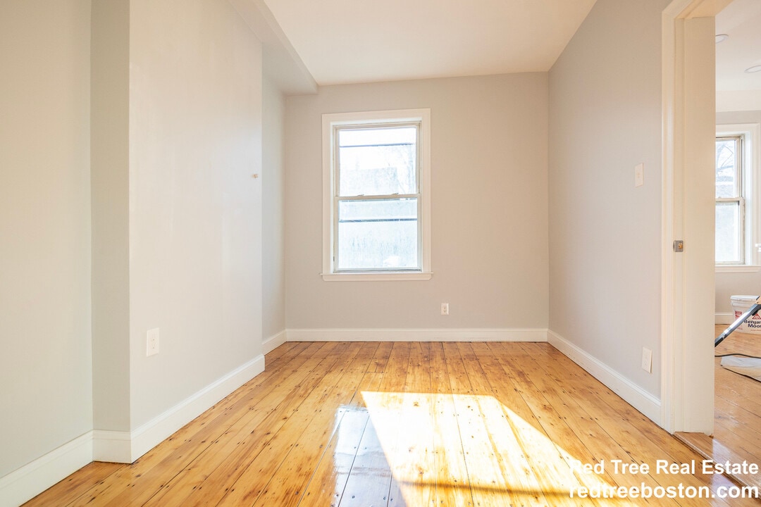 48 Green St, Unit 2 in Boston, MA - Building Photo