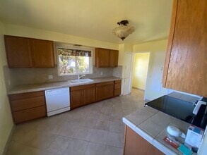 2575 Sheridan Ave in North Bend, OR - Building Photo - Building Photo