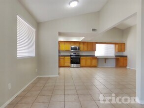 7310 E Dewan Cir in Mesa, AZ - Foto de edificio - Building Photo