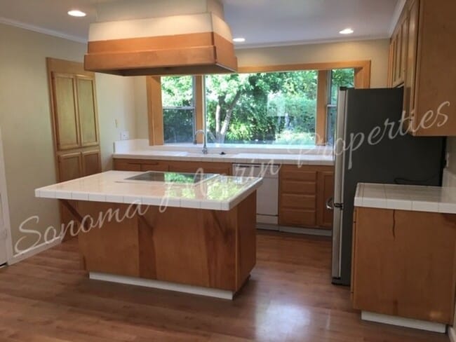 939 Edith Ct in Rohnert Park, CA - Building Photo - Building Photo