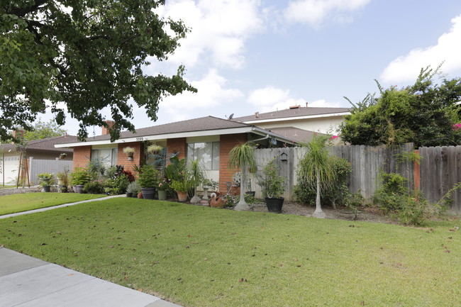 3099 Cassia Ave in Costa Mesa, CA - Foto de edificio - Building Photo