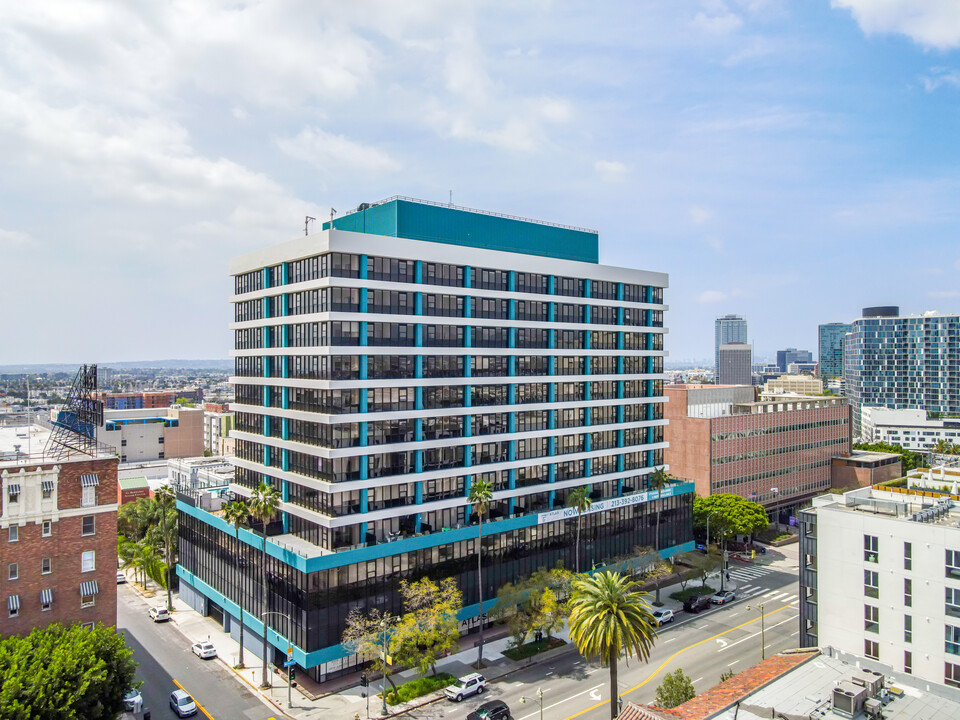 Atlas House in Los Angeles, CA - Building Photo