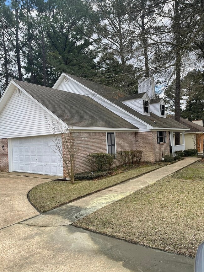 102 Riverbend Dr in Jackson, MS - Building Photo - Building Photo