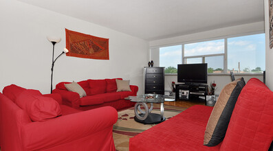 1294 Islington Ave in Toronto, ON - Building Photo - Building Photo