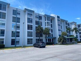 200 177th Dr, Unit 216 in Sunny Isles Beach, FL - Building Photo