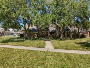 16532 Holly Trail Dr in Houston, TX - Building Photo - Building Photo