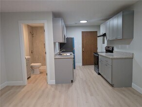 420 Woodward Rd in North Providence, RI - Building Photo - Building Photo