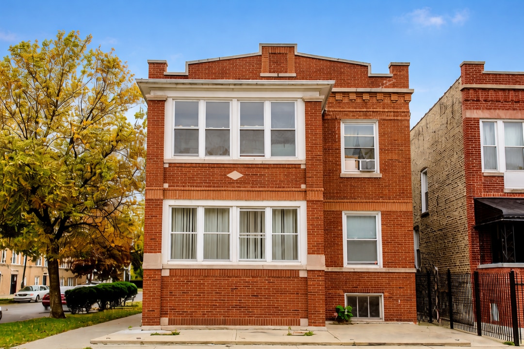 3853 W Palmer St in Chicago, IL - Building Photo