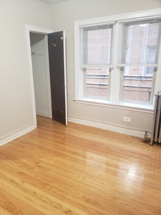 3587 N Milwaukee Ave, Unit ONE BED in Chicago, IL - Building Photo