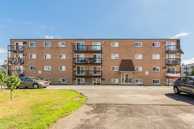 525 Bruges Rue in Longueuil, QC - Building Photo - Building Photo