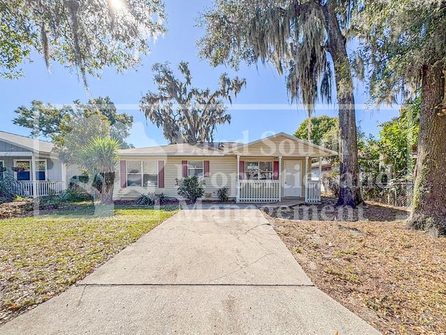 property at 1132 W Walnut St