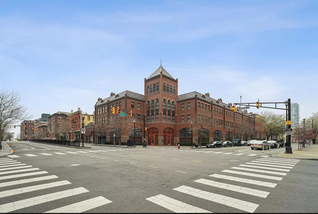 61 Grand St, Unit 1E in Jersey City, NJ - Foto de edificio
