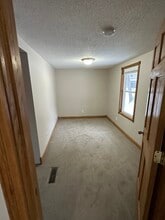 465 3rd Ave, Unit 1 in Newport, MN - Building Photo - Building Photo