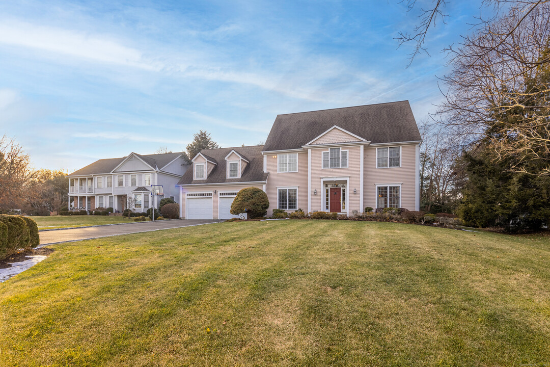 7 Wheeler Gate in Westport, CT - Building Photo