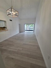 9433 Fontainebleau Blvd in Miami, FL - Building Photo - Building Photo