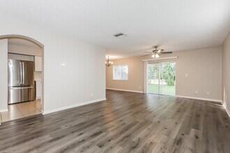 12914 Fennway Ridge Dr in Riverview, FL - Foto de edificio - Building Photo