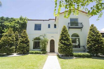 5800 La Gorce Dr in Miami Beach, FL - Building Photo - Building Photo