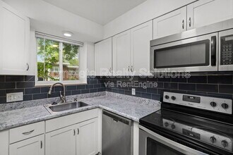 7876 Big Bend Blvd in Webster Groves, MO - Building Photo - Building Photo