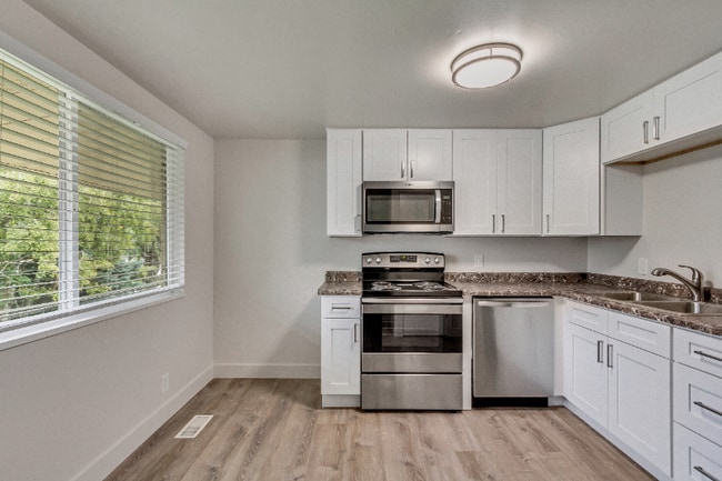 2103 E 3300 S in Salt Lake City, UT - Building Photo - Building Photo