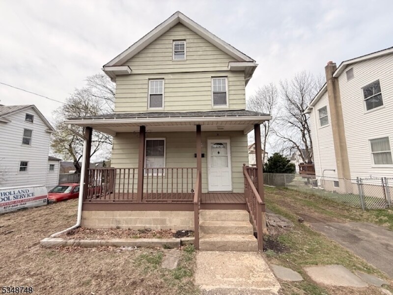 63 James St in Dover, NJ - Building Photo
