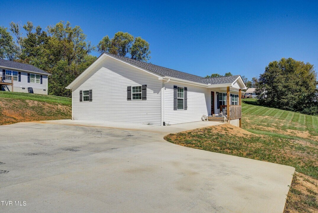 105 Housley Ave in Greeneville, TN - Building Photo