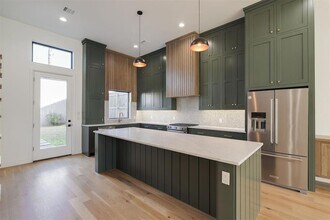 827 NW 8th St in Oklahoma City, OK - Foto de edificio - Building Photo