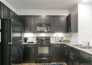 5610 Glenridge Dr, Unit 0418 in Sandy Springs, GA - Building Photo - Building Photo