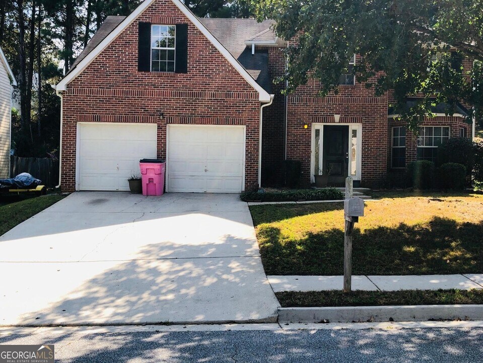 6135 Crooked Creek Dr. in Rex, GA - Building Photo