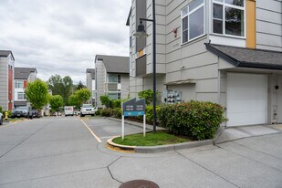 15107-15240 NE 81st Way in Redmond, WA - Building Photo