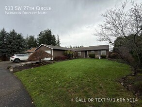 913 SW 27th Cir in Troutdale, OR - Building Photo - Building Photo
