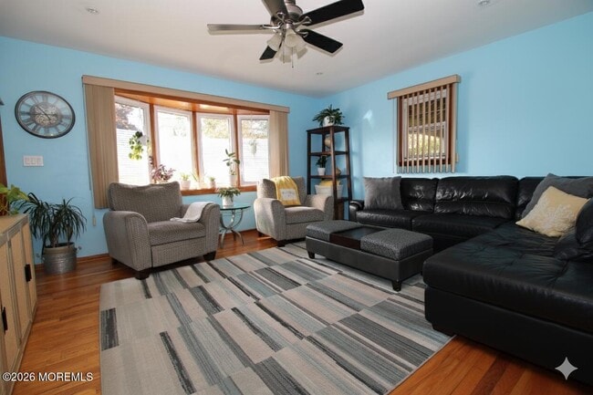 60 Shell St in Beachwood, NJ - Foto de edificio - Building Photo