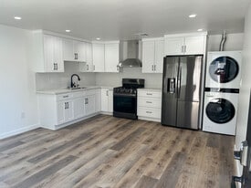 7718 N Glenoaks Blvd in Burbank, CA - Building Photo