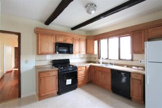 25 Belknap St, Unit 1 in Somerville, MA - Building Photo - Building Photo