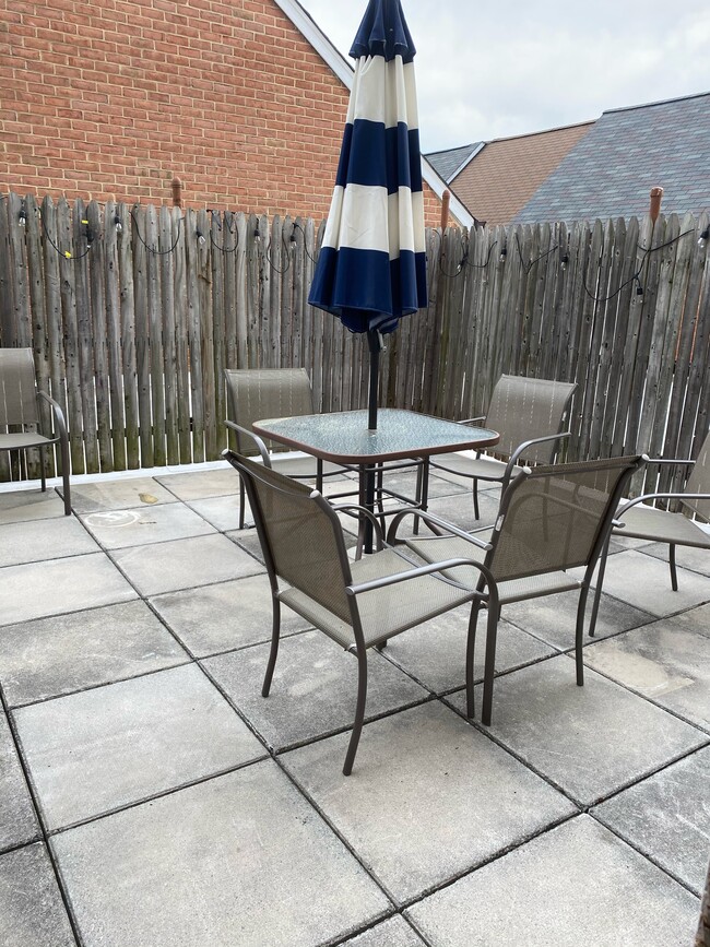 922 24th St NW, Unit 305 in Washington, DC - Building Photo - Building Photo