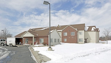 Pontiac Plains in Pontiac, MI - Foto de edificio - Building Photo