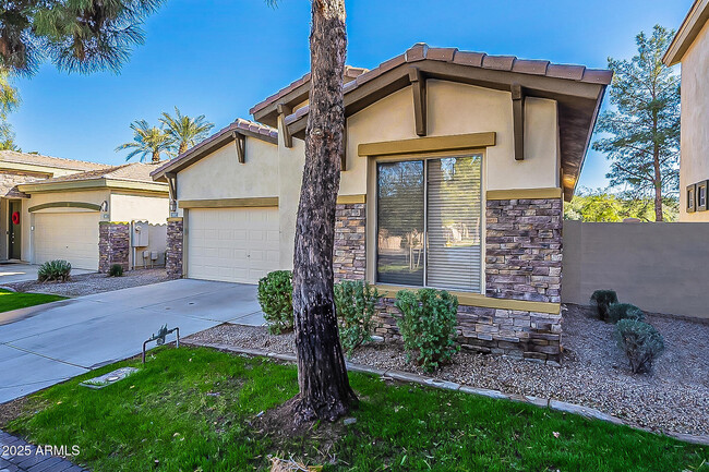 1857 W Periwinkle Way in Chandler, AZ - Building Photo - Building Photo